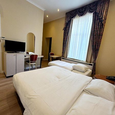 Hotel L'Auberge Du Souverain Auderghem Экстерьер фото
