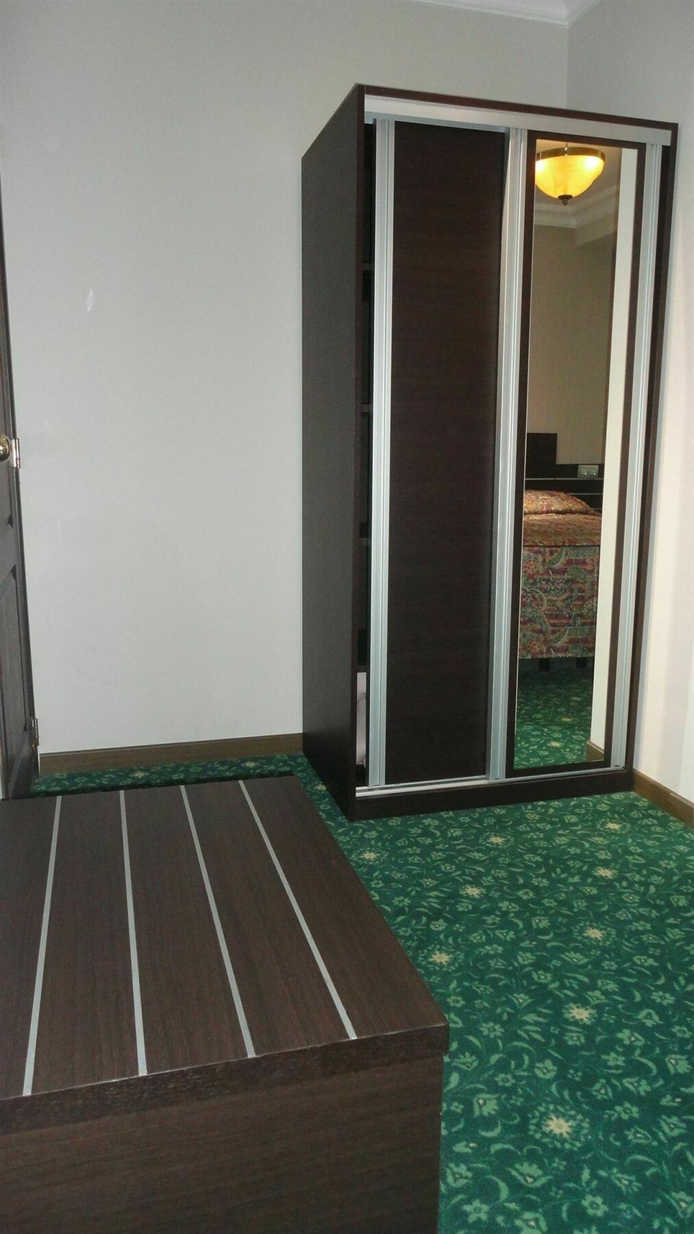 Hotel L'Auberge Du Souverain Auderghem Экстерьер фото